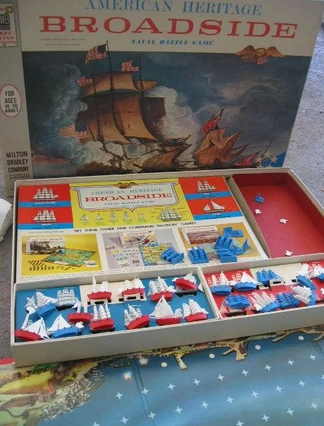 Juego clásico Broadside con barcos rojos y azules
