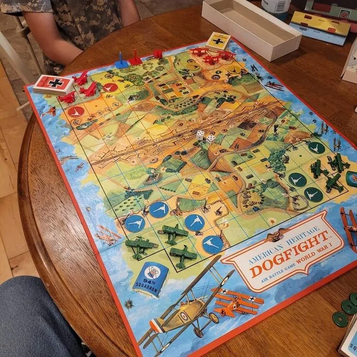 Tablero ilustrado de Dogfight con aviones de juguete